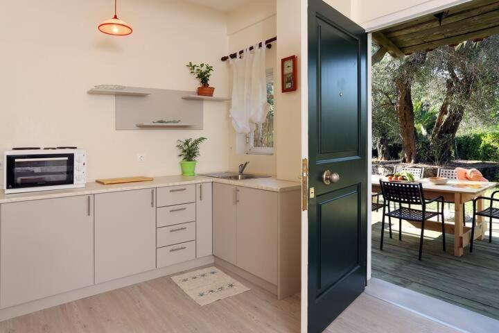 Villa Rosa Apartments Guviá Kültér fotó
